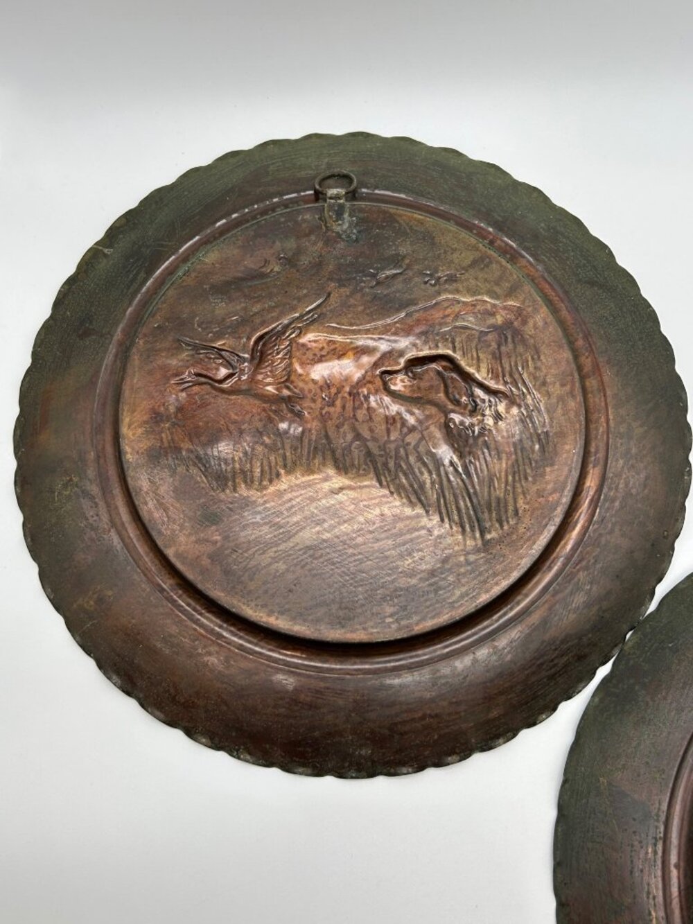 2 Vintage Italian Embossed Copper Wall Plates Hunting Scene Dog Duck Verdigris - Picture 10 of 13